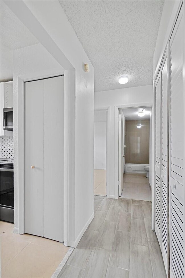 Building Photo - 3100 Coral Springs Dr