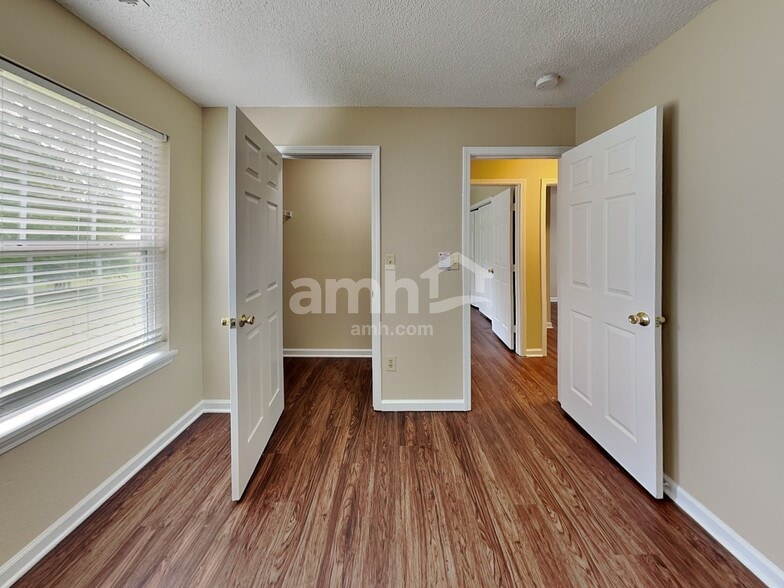 Building Photo - 9017 Stonewall Dr