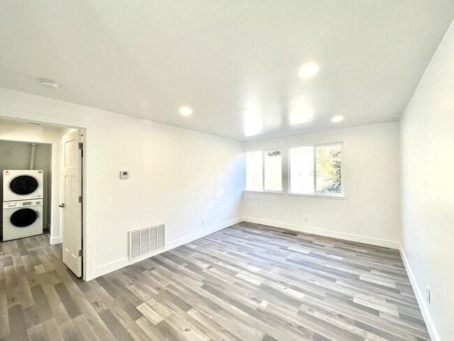 Building Photo - 26 W Girard Ave
