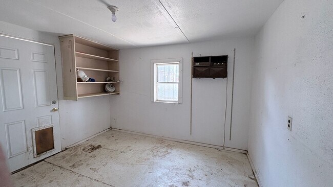 Building Photo - 1607 W Walnut St