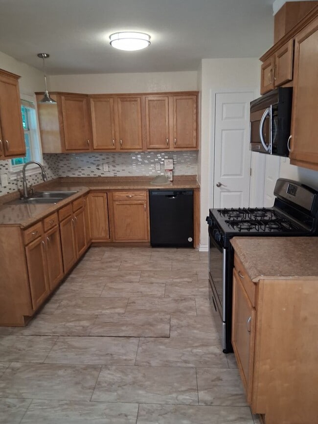 Building Photo - 1414 Alta Mira Dr