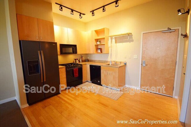 Building Photo - 1425 NE 61st Ave