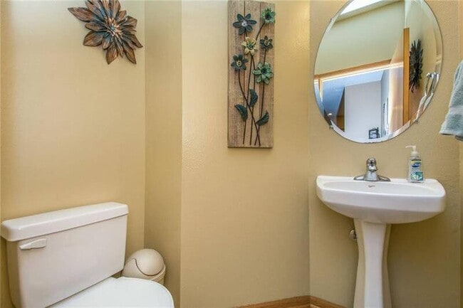 Building Photo - 523 E 4th St