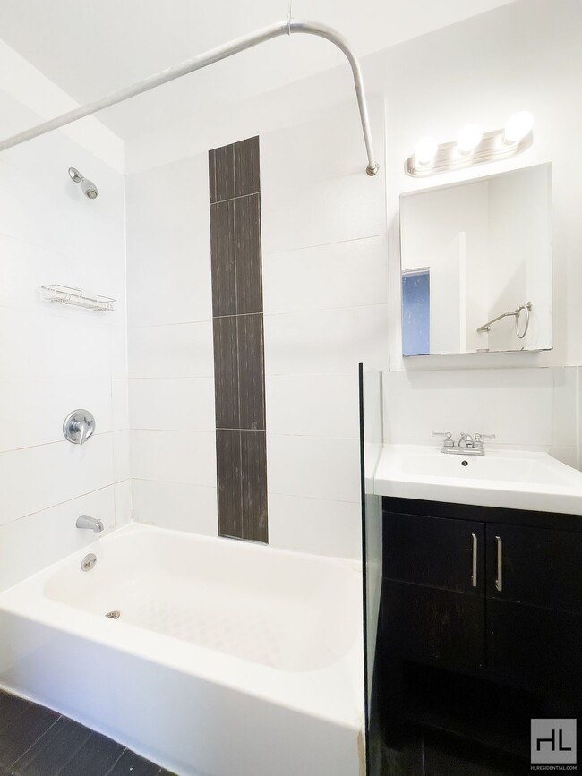 Building Photo - Fort Greene / Amazing and Spacious 3-Bed 2...
