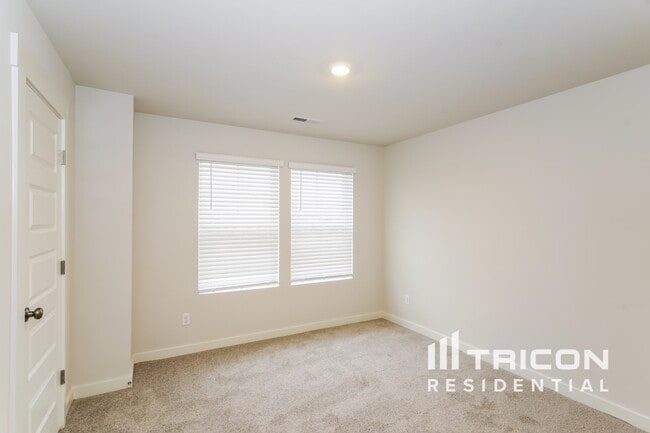 Building Photo - 6406 Lake Run Ct