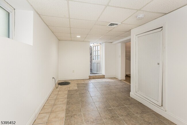 Building Photo - 112 Pompton Ave