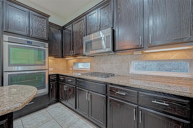 Building Photo - 30806 Academy Trace Dr