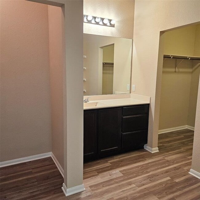 Building Photo - 727 Luna Vista Dr