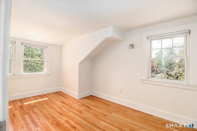 Building Photo - 25 Maplewood Ave