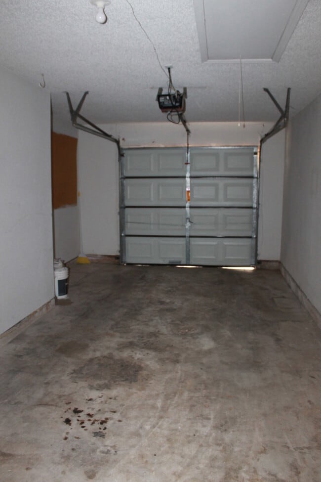 Building Photo - 2 Bedrooms - 2 Full Baths!