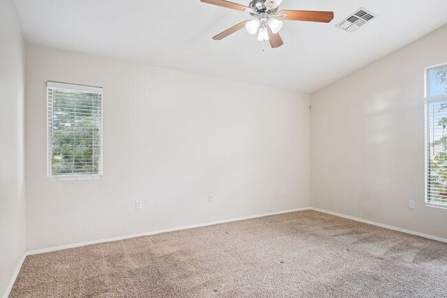 Building Photo - Charming 3-bed, 2-bath townhome in gated community!