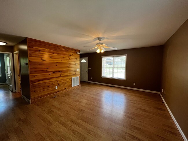 Building Photo - FOR RENT DAVIE COUNTY!!