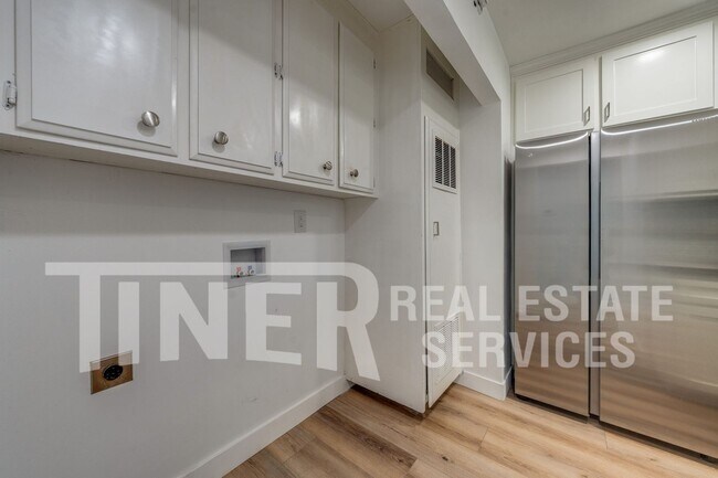 Building Photo - 324 Bridge Pl