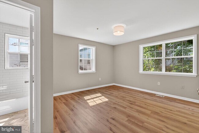 Building Photo - 1008 Rittenhouse St NW