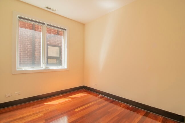 Building Photo - 1531 W Fry St