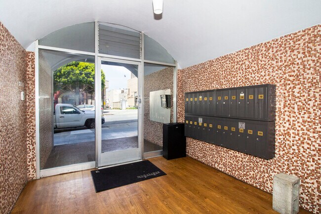 Building Photo - 310 6th Avenue