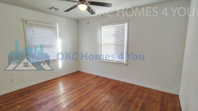 Building Photo - Charming 2 Bedroom near I-44 & May Ave.