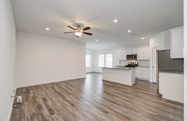 Building Photo - 1130 Desert Willow Dr