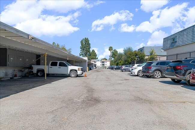 Building Photo - 18620 Hatteras St