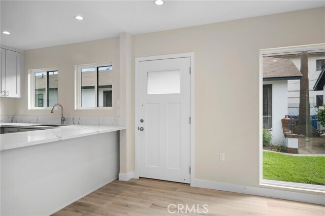 Building Photo - 417 Riverdale Dr