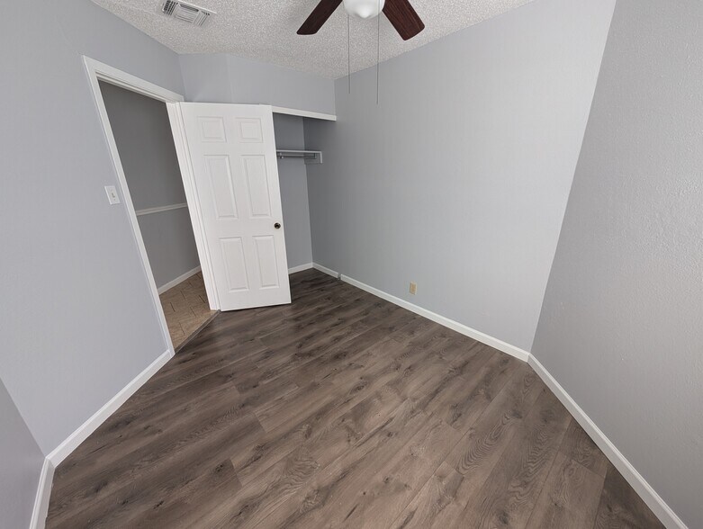 bedroom 4 closet - 9018 Rich Quail