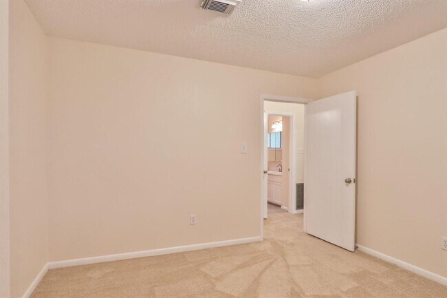 Building Photo - 1606 2nd St