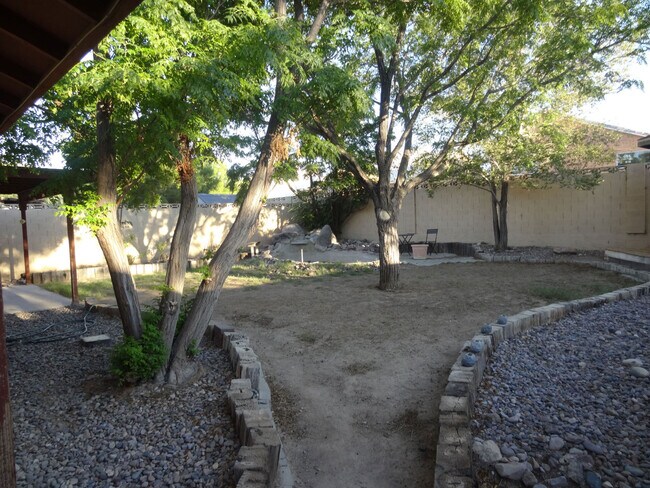 Building Photo - Beautifully Remodeled 3-Bedroom Home with ...