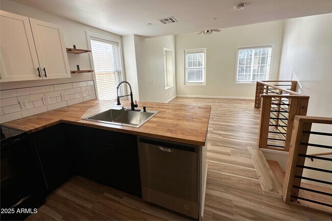 Building Photo - 1345 S Owl Dr