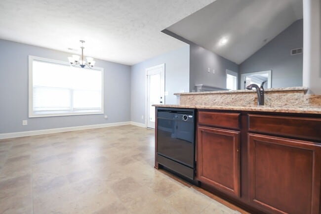 Building Photo - Pet Friendly Three Bedroom!