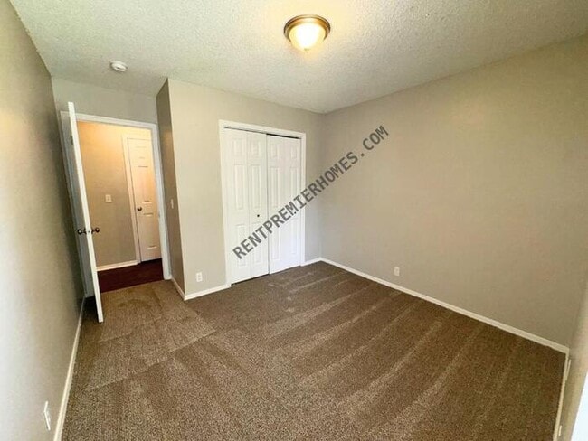 Building Photo - 1404 S Gemini Rd