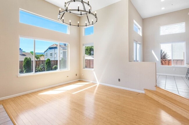 Building Photo - Gorgeous 4 Bedroom with SOLAR in Shadow Lakes!