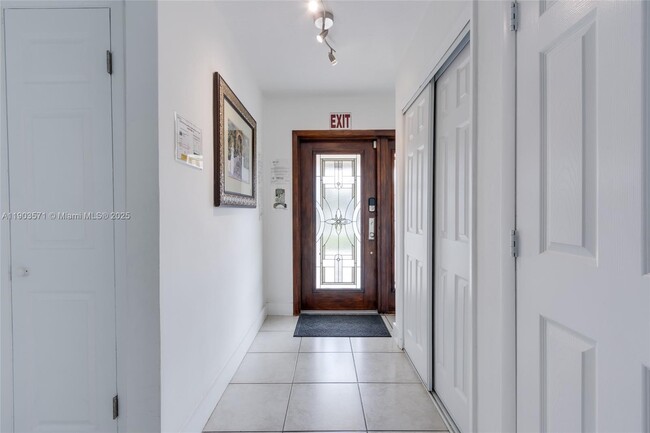 Building Photo - 906 N 13th Ave