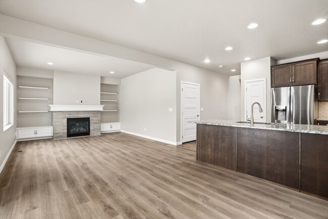 Building Photo - 2067 W Alsea Ave