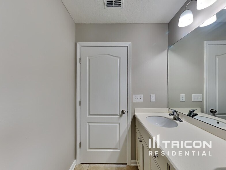 Building Photo - 414 Samara Lakes Pkwy