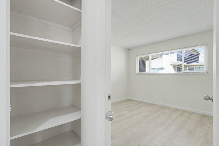 Building Photo - 1670 Calle Diamonte