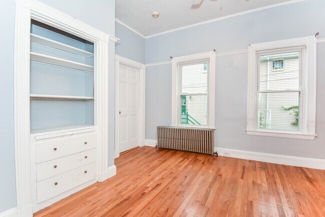 Building Photo - 86 Edwards St