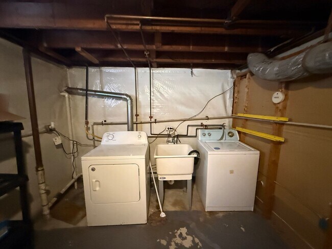 Building Photo - 6008 1/2 BURGESS AVE