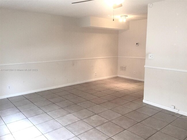 Building Photo - 1100 SE 4th Ave