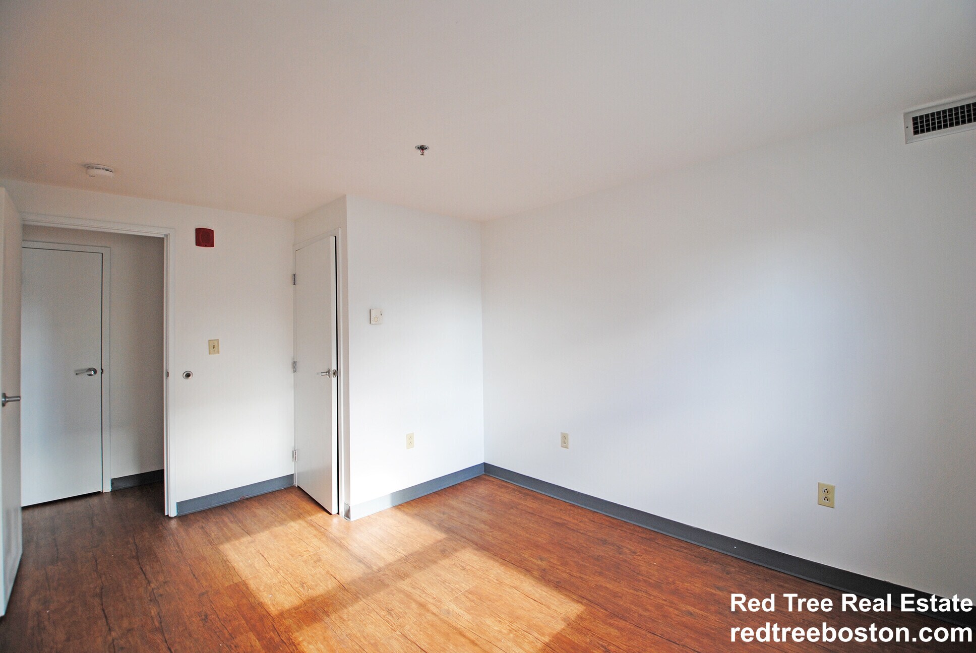 Building Photo - 5 Pine St