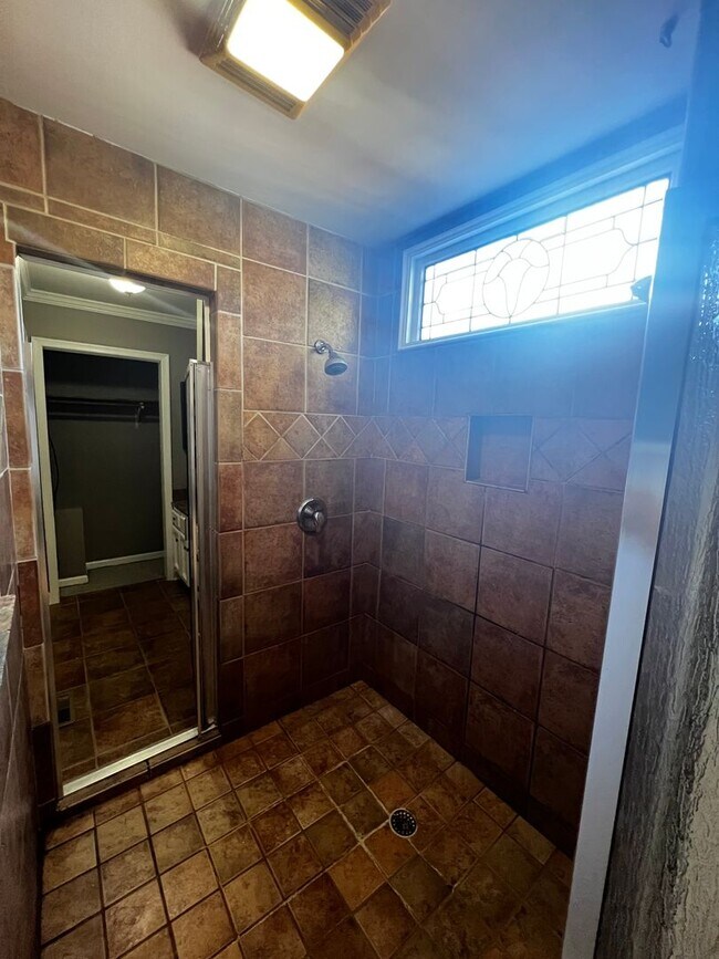 Building Photo - 204 Woodside Ave