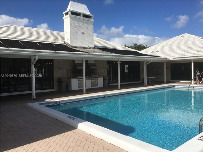 Building Photo - 110 Cypress Club Dr