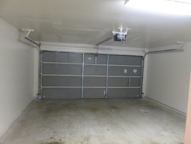 Building Photo - Two Bedrooms Plus Loft
