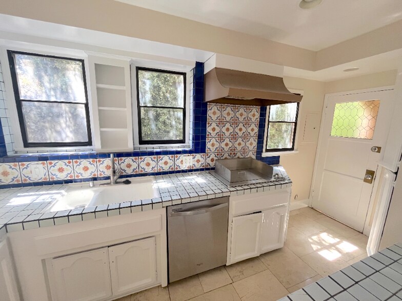 Building Photo - 223 S Gale Dr