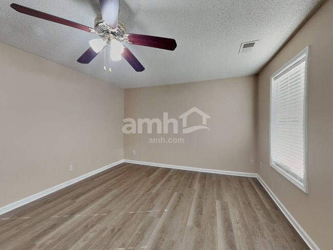 Building Photo - 76 Oak Springs Ln