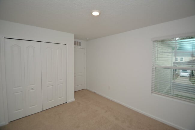 Building Photo - 344 Redbud Rd