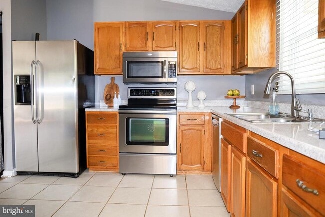 Building Photo - 3006 Summershade Ct