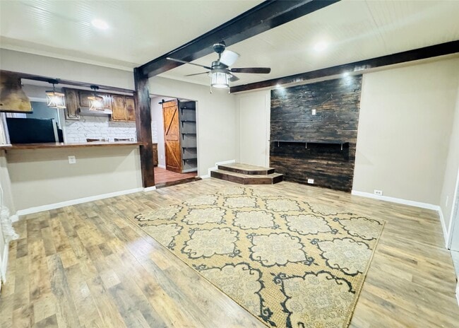 Primary Photo - 403 Clear Lake Rd