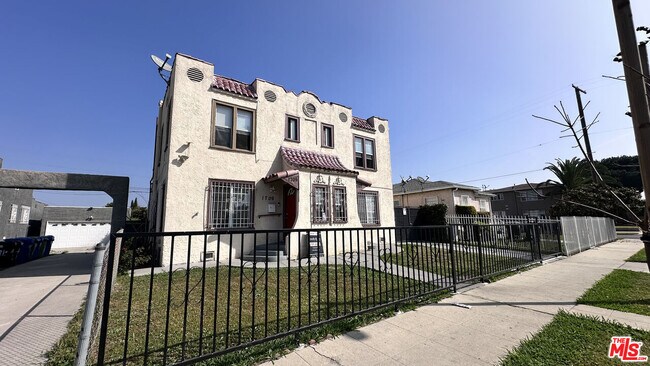 Building Photo - 1709 W 70th St