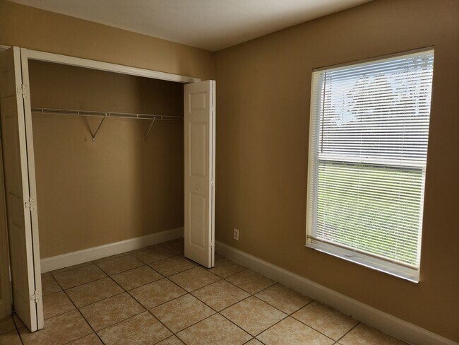 Building Photo - 1125 Alvin Ave