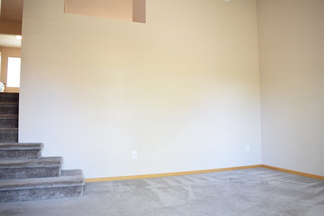Building Photo - No Screening Fees! Beautiful 3 bed 2.5 bath townhome for rent!